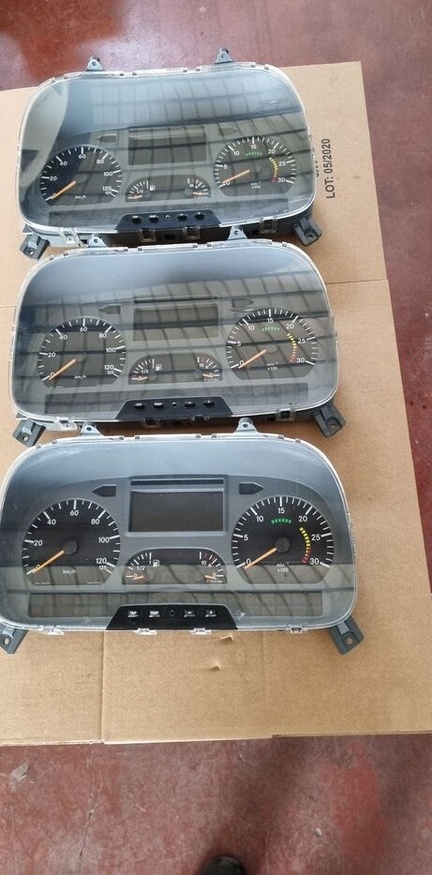 Mercedes-Benz ATEGO 2 - Panel de instrumentos pour Camion: photos 5 Mercedes-Benz ATEGO 2 - Panel de instrumentos pour Camion: photos 5