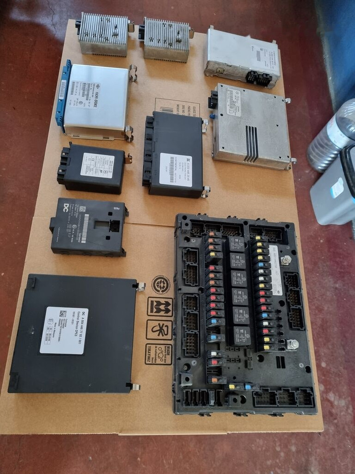 Bloc de gestion pour Camion Mercedes-Benz Actros MP4: photos 8 Bloc de gestion pour Camion Mercedes-Benz Actros MP4: photos 8