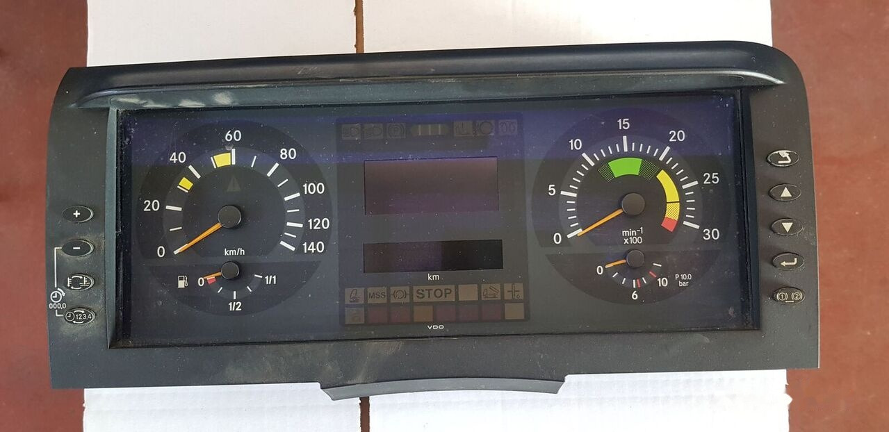 Mercedes-Benz INSTRUMENT PANEL A0014467721 Mercedes-Benz ATEGO - Panel de instrumentos pour Camion: photos 3 Mercedes-Benz INSTRUMENT PANEL A0014467721 Mercedes-Benz ATEGO - Panel de instrumentos pour Camion: photos 3