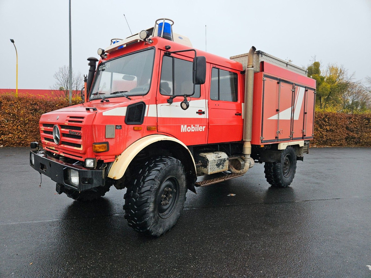 Unimog U4000 4x4 DOKA Tanklöschfahrzeug Feuerwehr - Camion citerne: photos 2 Unimog U4000 4x4 DOKA Tanklöschfahrzeug Feuerwehr - Camion citerne: photos 2
