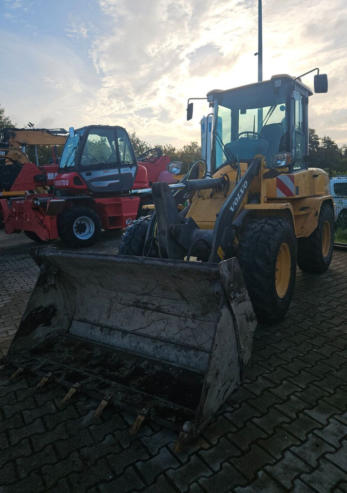 Volvo L30G Radlader mit Klappschaufel - Chargeuse sur pneus: photos 4 Volvo L30G Radlader mit Klappschaufel - Chargeuse sur pneus: photos 4