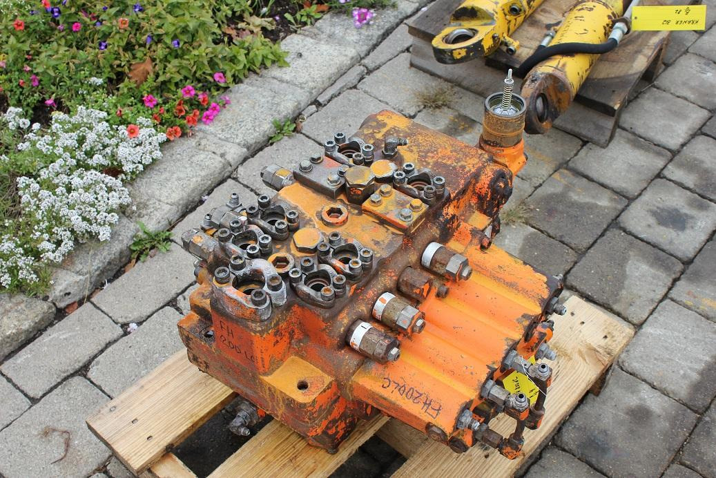 Hitachi FH200LC - Valve hydraulique pour Engins de chantier: photos 2 Hitachi FH200LC - Valve hydraulique pour Engins de chantier: photos 2