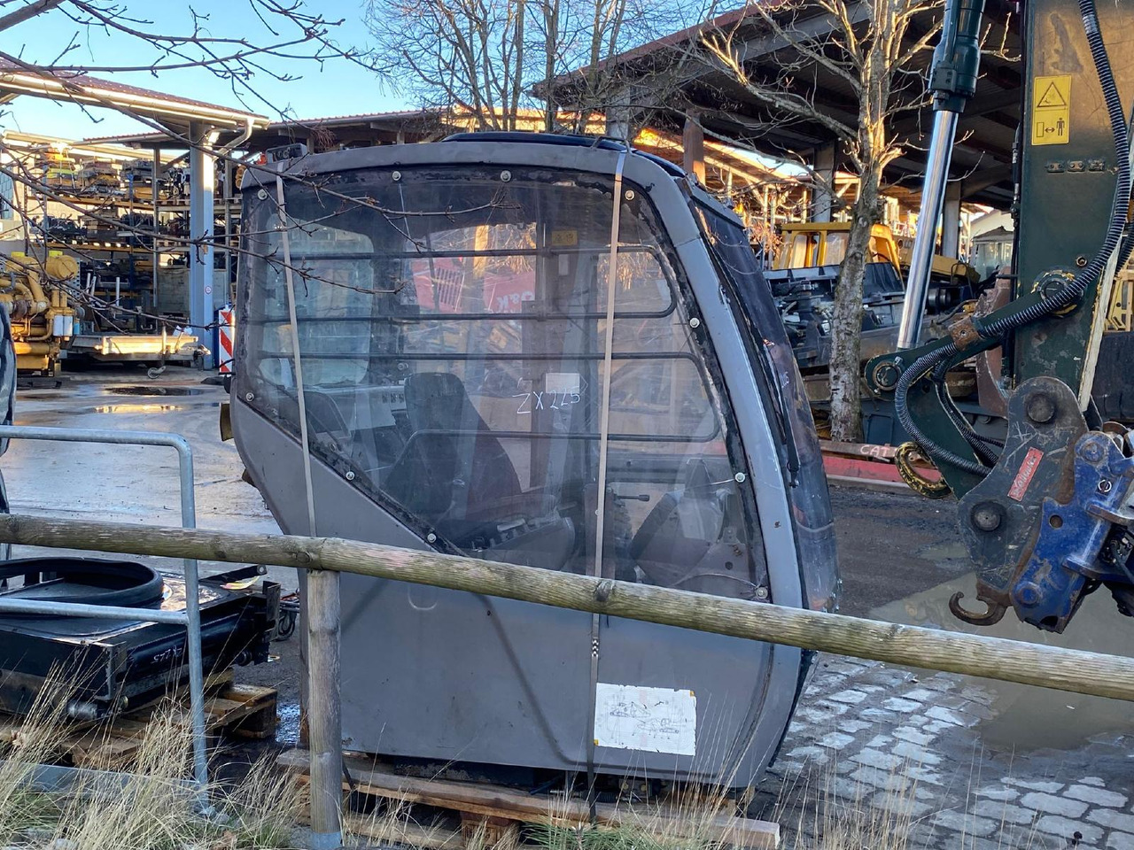 Hitachi ZX 225 - Cabine pour Engins de chantier: photos 5 Hitachi ZX 225 - Cabine pour Engins de chantier: photos 5