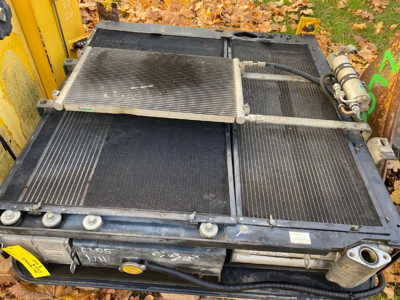 Holland E 305 - Système de refroidissement pour Engins de chantier: photos 2 Holland E 305 - Système de refroidissement pour Engins de chantier: photos 2