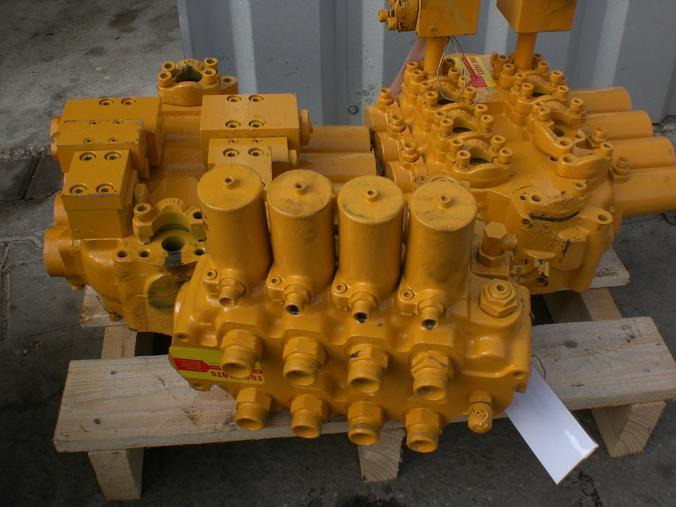 Liebherr A 922 / R 912 - Valve hydraulique pour Engins de chantier: photos 2 Liebherr A 922 / R 912 - Valve hydraulique pour Engins de chantier: photos 2