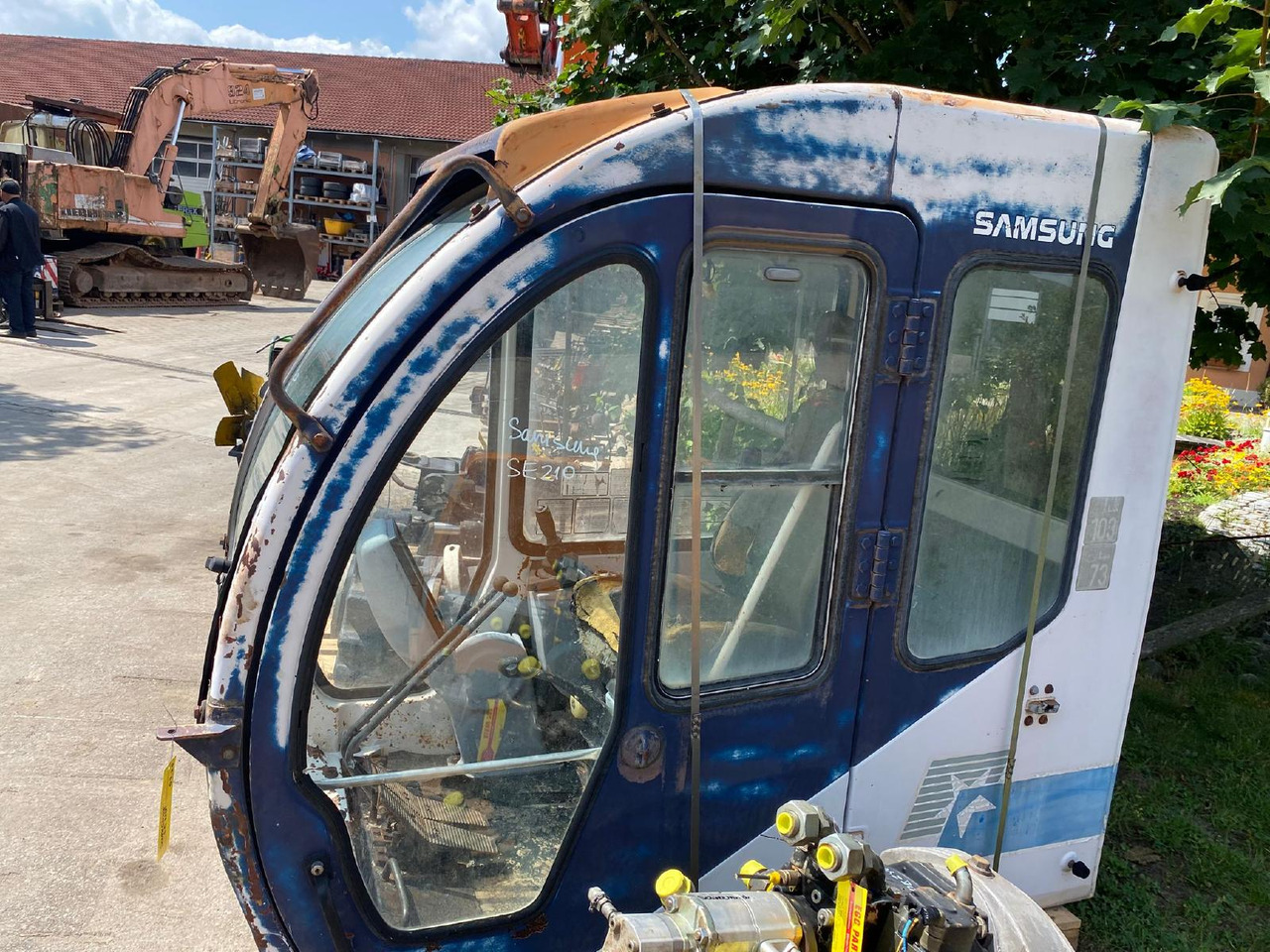 Samsung SE 210 - Cabine pour Engins de chantier: photos 3 Samsung SE 210 - Cabine pour Engins de chantier: photos 3