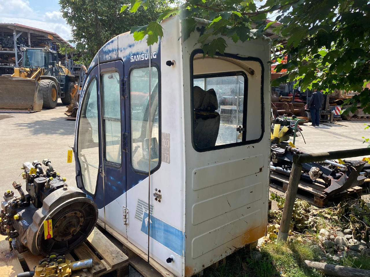 Samsung SE 210 - Cabine pour Engins de chantier: photos 2 Samsung SE 210 - Cabine pour Engins de chantier: photos 2