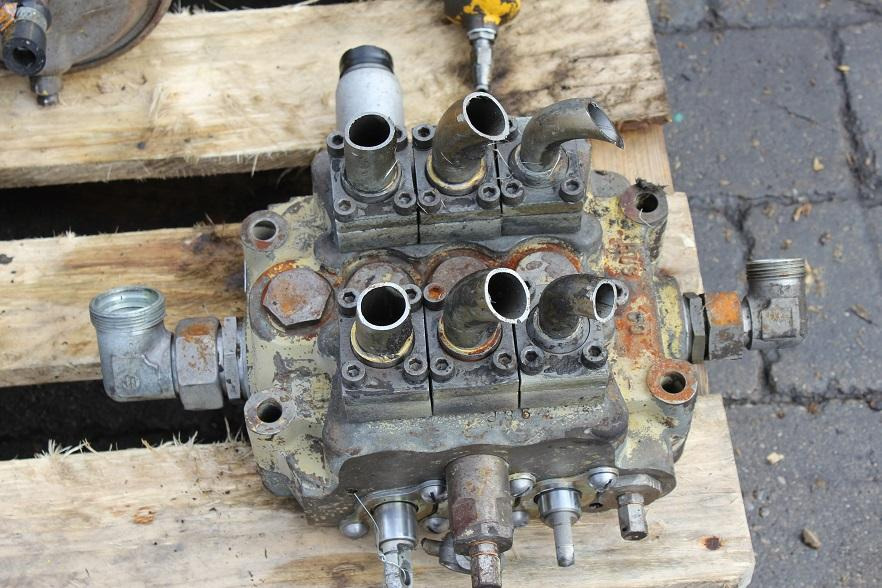 Volvo LM 846 - Valve hydraulique pour Engins de chantier: photos 3 Volvo LM 846 - Valve hydraulique pour Engins de chantier: photos 3