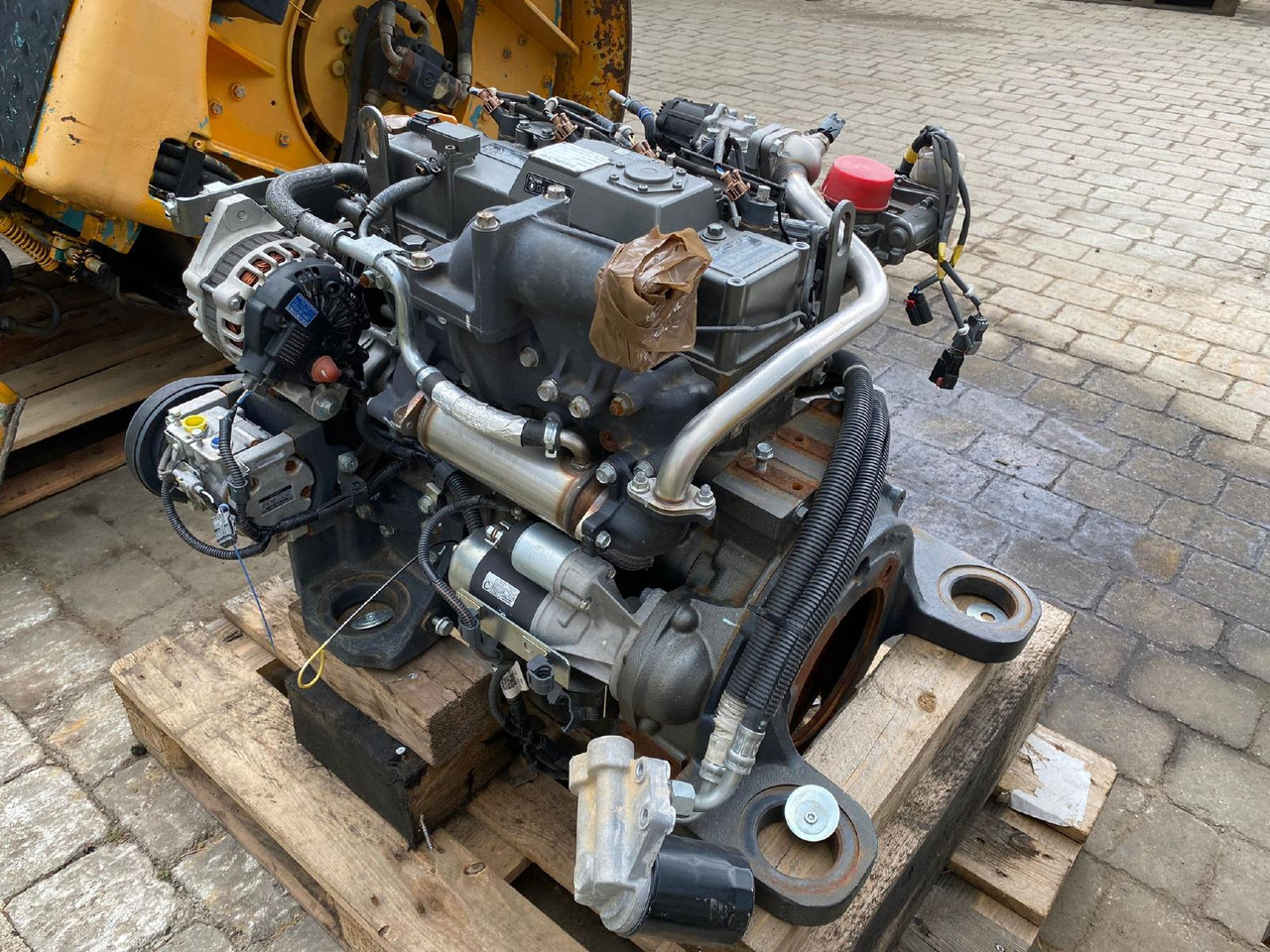 Yanmar Hitachi 4TNV 98C aus ZX 85 - Moteur pour Engins de chantier: photos 2 Yanmar Hitachi 4TNV 98C aus ZX 85 - Moteur pour Engins de chantier: photos 2
