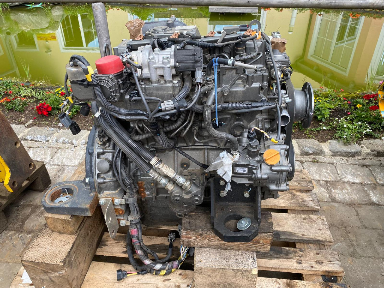 Yanmar Hitachi 4TNV 98C aus ZX 85 - Moteur pour Engins de chantier: photos 1 Yanmar Hitachi 4TNV 98C aus ZX 85 - Moteur pour Engins de chantier: photos 1