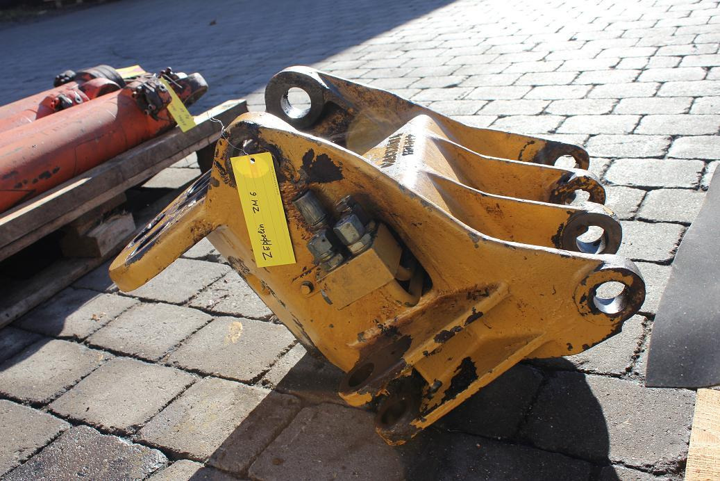 Zeppelin ZM 6 - Carrosserie et extérieur pour Pelle: photos 4 Zeppelin ZM 6 - Carrosserie et extérieur pour Pelle: photos 4