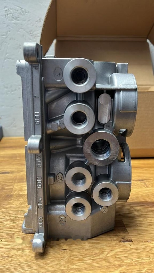 Korpus zaworu Tebs E Premium / standard 4801020330 / 4801020600 Schmitz Cargobull - Valve de frein pour Remorque: photos 3 Korpus zaworu Tebs E Premium / standard 4801020330 / 4801020600 Schmitz Cargobull - Valve de frein pour Remorque: photos 3