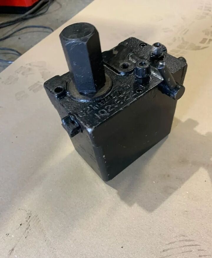 POMPA WYWROTU KABINY MAN TGX18.440 102622 truck - Pompe hydraulique pour Camion: photos 1 POMPA WYWROTU KABINY MAN TGX18.440 102622 truck - Pompe hydraulique pour Camion: photos 1