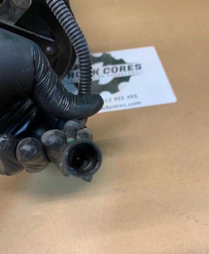 Sanden Model 8144 R134A 24V SD7H15 - Compresseur de climatisation pour Camion: photos 4 Sanden Model 8144 R134A 24V SD7H15 - Compresseur de climatisation pour Camion: photos 4