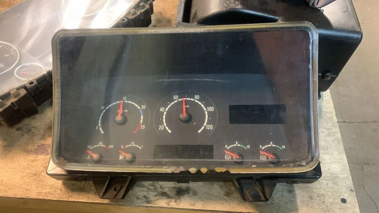 Scania Zegary Liczniki R 1545985 1738065 1544904 1545985 Scania truck - Panel de instrumentos pour Camion: photos 1 Scania Zegary Liczniki R 1545985 1738065 1544904 1545985 Scania truck - Panel de instrumentos pour Camion: photos 1