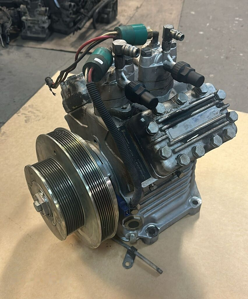 Sprężarka kompresor klimatyzacji Bock Eberspacher FKX40/470K 8862010000407 - Compresseur de climatisation pour Camion: photos 1 Sprężarka kompresor klimatyzacji Bock Eberspacher FKX40/470K 8862010000407 - Compresseur de climatisation pour Camion: photos 1