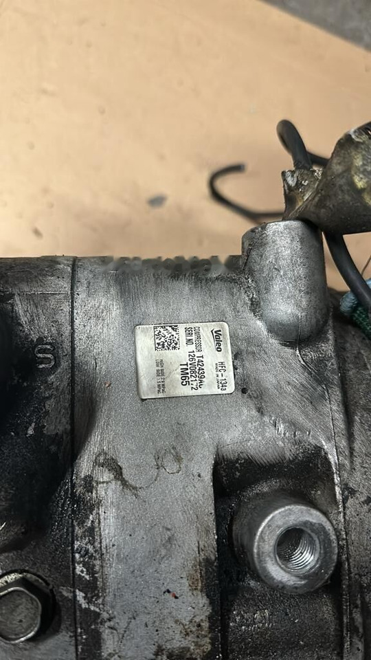 Sprężarka kompresor klimatyzacji VALEO TM65 HFC-134a 126V082172 T42439 - Compresseur de climatisation pour Camion: photos 4 Sprężarka kompresor klimatyzacji VALEO TM65 HFC-134a 126V082172 T42439 - Compresseur de climatisation pour Camion: photos 4