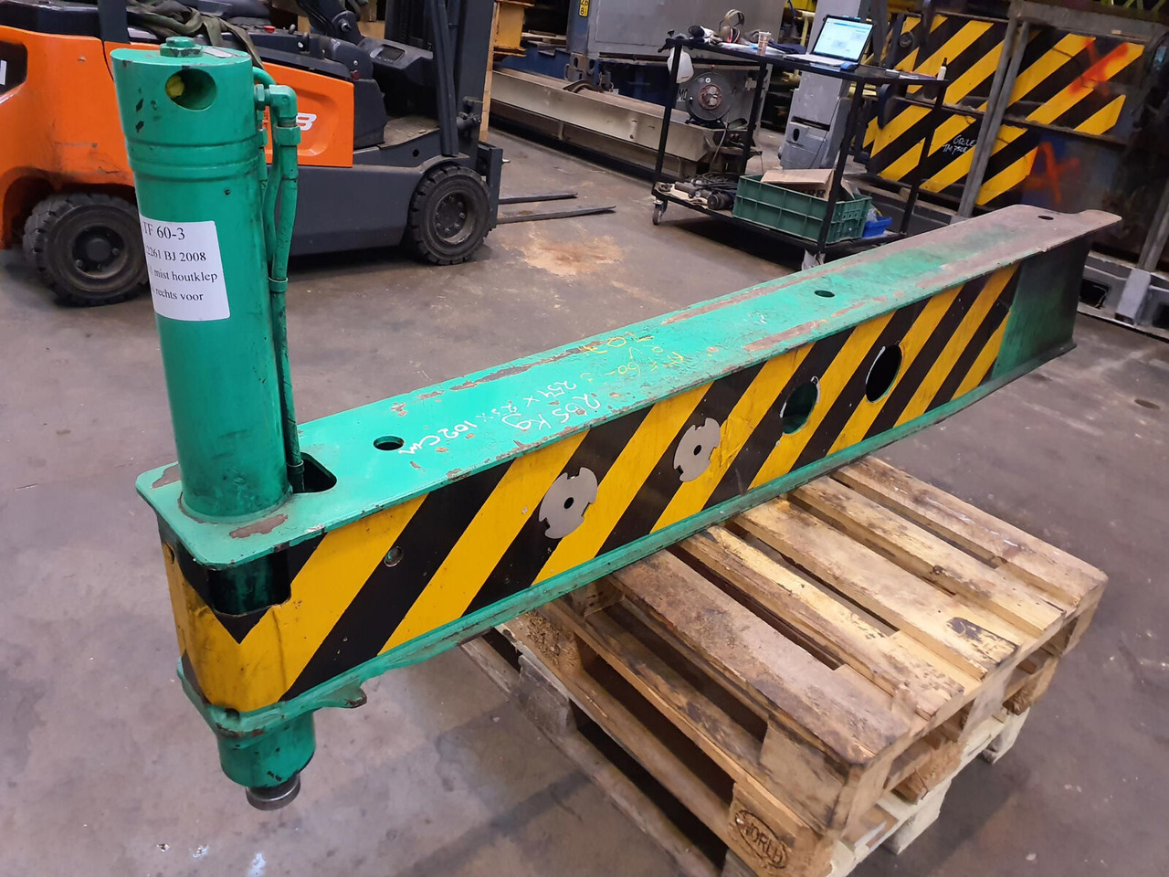 FAUN ATF 60-3 front outrigger beam with support cylinder - Suspension pour Grue mobile: photos 2 FAUN ATF 60-3 front outrigger beam with support cylinder - Suspension pour Grue mobile: photos 2