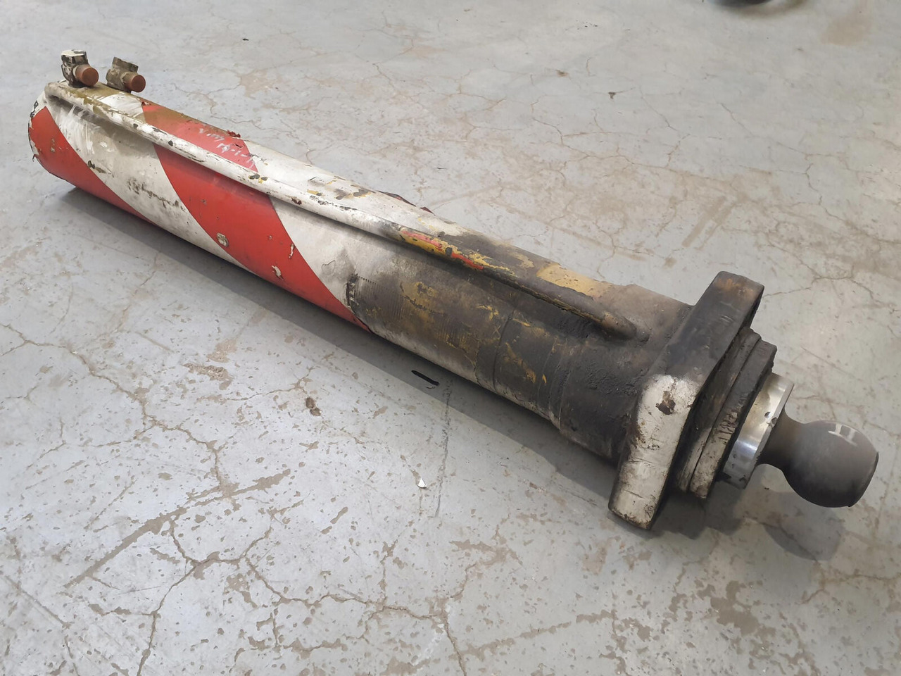 FAUN RTF 30 outrigger cylinder - Vérin hydraulique pour Grue mobile: photos 3 FAUN RTF 30 outrigger cylinder - Vérin hydraulique pour Grue mobile: photos 3