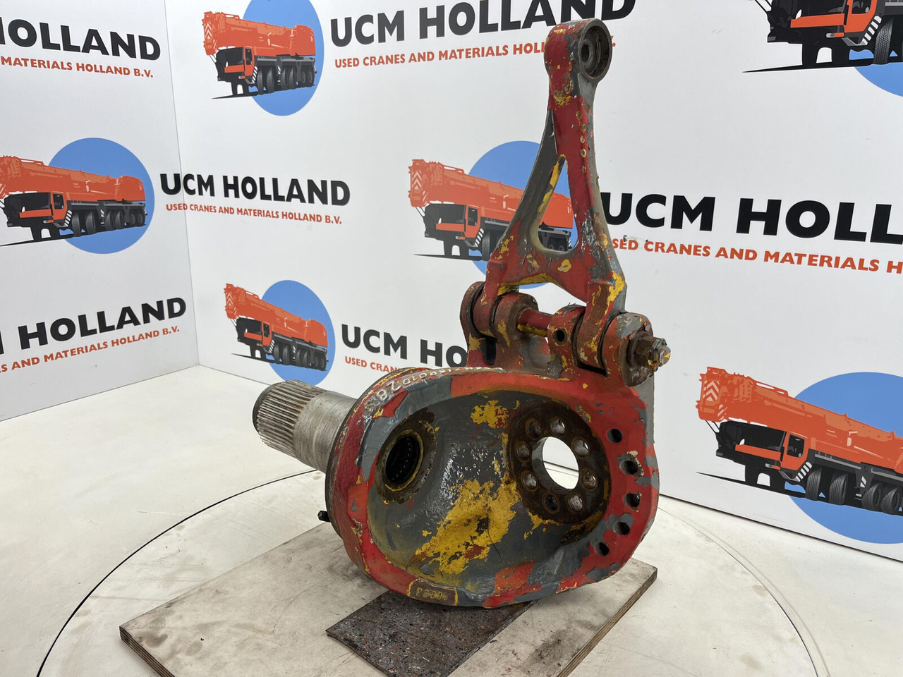 Grove GMK 3050 Steering knuckle 16 holes axle 2 left - Fusée d'essieu pour Grue mobile: photos 4 Grove GMK 3050 Steering knuckle 16 holes axle 2 left - Fusée d'essieu pour Grue mobile: photos 4