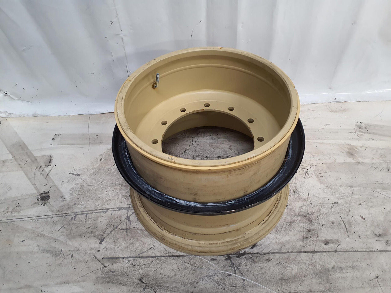 Grove Rim 525/80R25 12 20.5 3p - Jante pour Grue: photos 1 Grove Rim 525/80R25 12 20.5 3p - Jante pour Grue: photos 1
