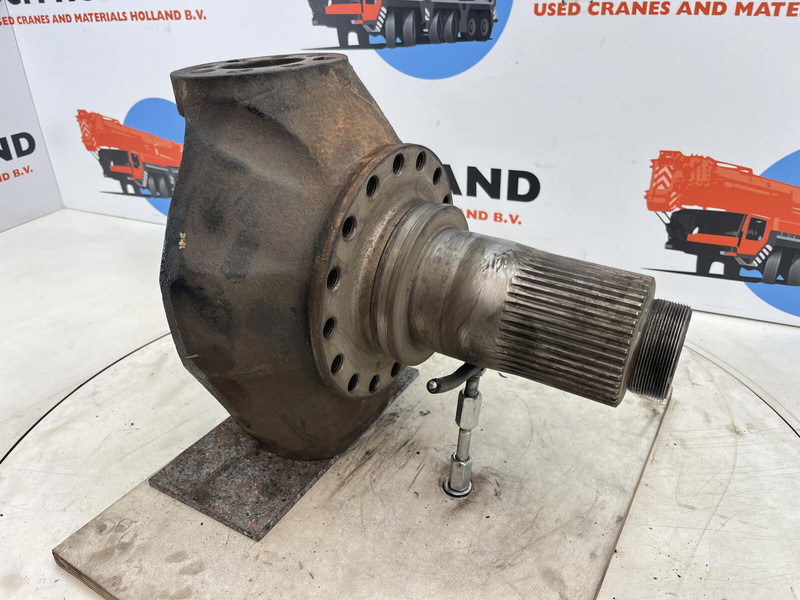 Liebherr LTM 1035 Steering knuckle 16 holes axle 1 - Fusée d'essieu pour Grue: photos 3 Liebherr LTM 1035 Steering knuckle 16 holes axle 1 - Fusée d'essieu pour Grue: photos 3