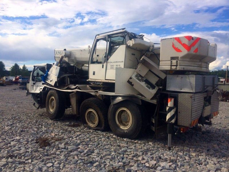 Liebherr LTM 1045-3.1 for parts - Grue tout-terrain: photos 2 Liebherr LTM 1045-3.1 for parts - Grue tout-terrain: photos 2