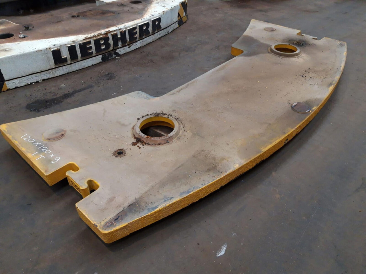 Liebherr LTM 1050-1 counterweight 1 ton - Contrepoids pour Grue mobile: photos 1 Liebherr LTM 1050-1 counterweight 1 ton - Contrepoids pour Grue mobile: photos 1