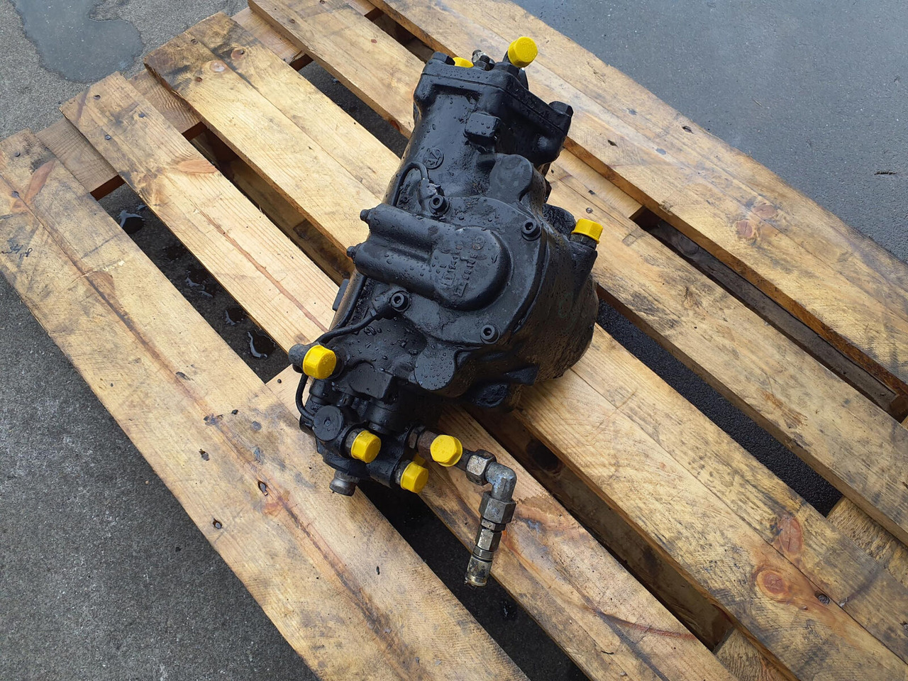 Liebherr LTM 1060-2 steering gear - Boîtier de direction pour Grue mobile: photos 1 Liebherr LTM 1060-2 steering gear - Boîtier de direction pour Grue mobile: photos 1
