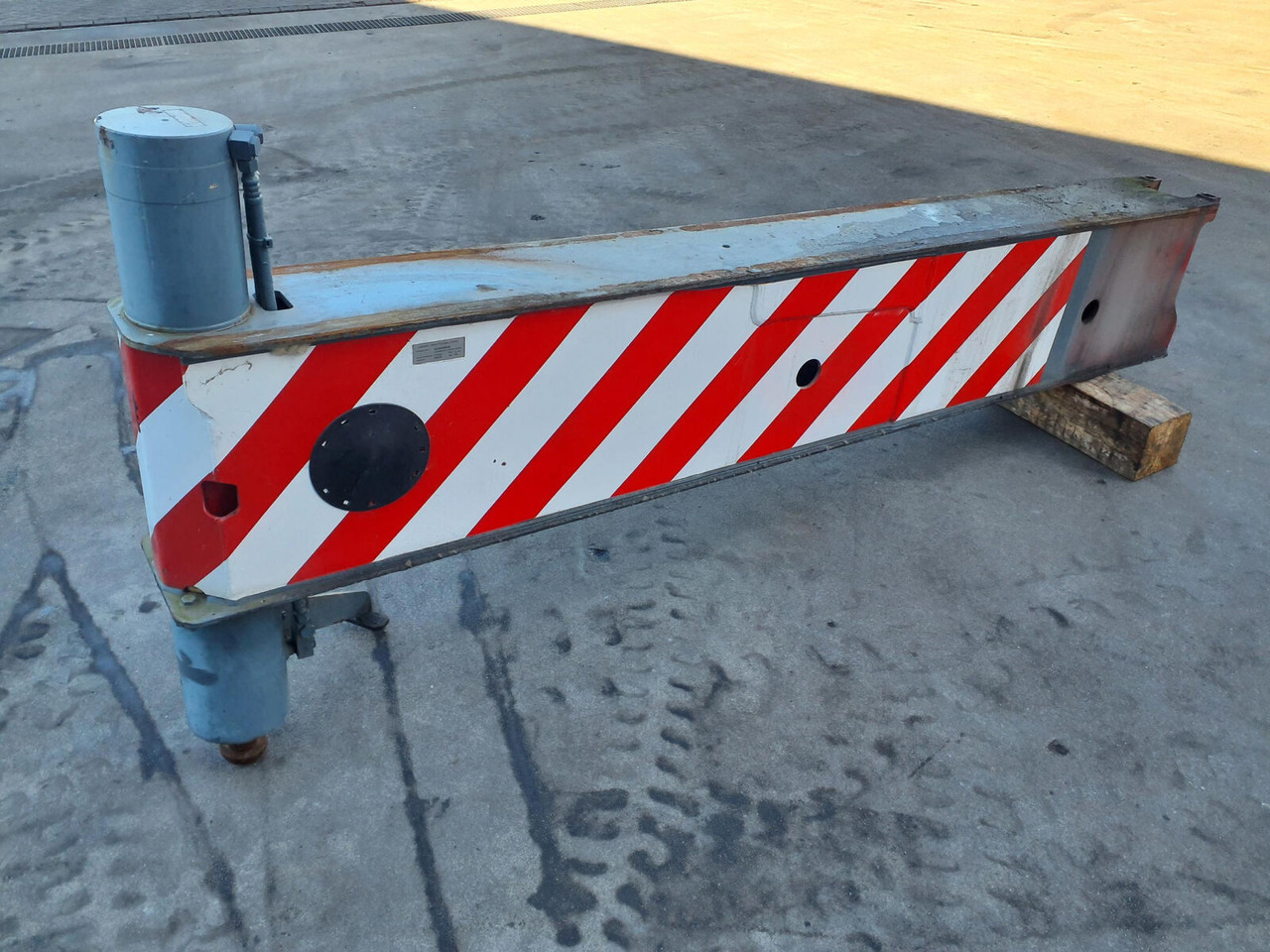 Liebherr LTM 1070-4.1 outrigger beam complete rear - Suspension pour Grue mobile: photos 2 Liebherr LTM 1070-4.1 outrigger beam complete rear - Suspension pour Grue mobile: photos 2