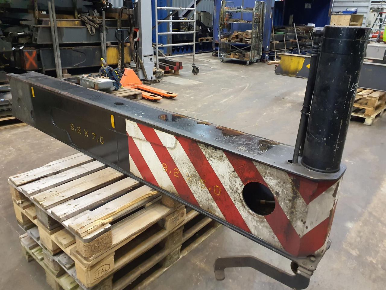 Liebherr LTM 1080-1 sliding beam complete front - Suspension pour Grue: photos 1 Liebherr LTM 1080-1 sliding beam complete front - Suspension pour Grue: photos 1