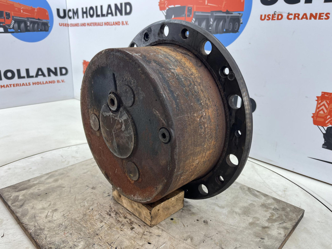 Liebherr LTM 1080 planetary gear 22-25-74-40-3pl-H135-46 - Moteur de translation pour Grue: photos 2 Liebherr LTM 1080 planetary gear 22-25-74-40-3pl-H135-46 - Moteur de translation pour Grue: photos 2