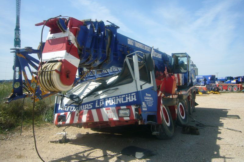 Liebherr LTM 1090 for parts - Grue mobile: photos 1 Liebherr LTM 1090 for parts - Grue mobile: photos 1