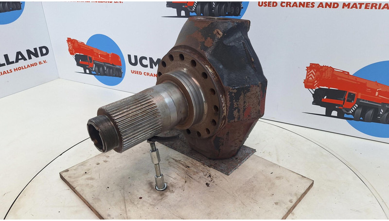 Liebherr LTM 1160/2 Steering knuckle 16 holes axle 1 - Fusée d'essieu pour Grue: photos 1 Liebherr LTM 1160/2 Steering knuckle 16 holes axle 1 - Fusée d'essieu pour Grue: photos 1