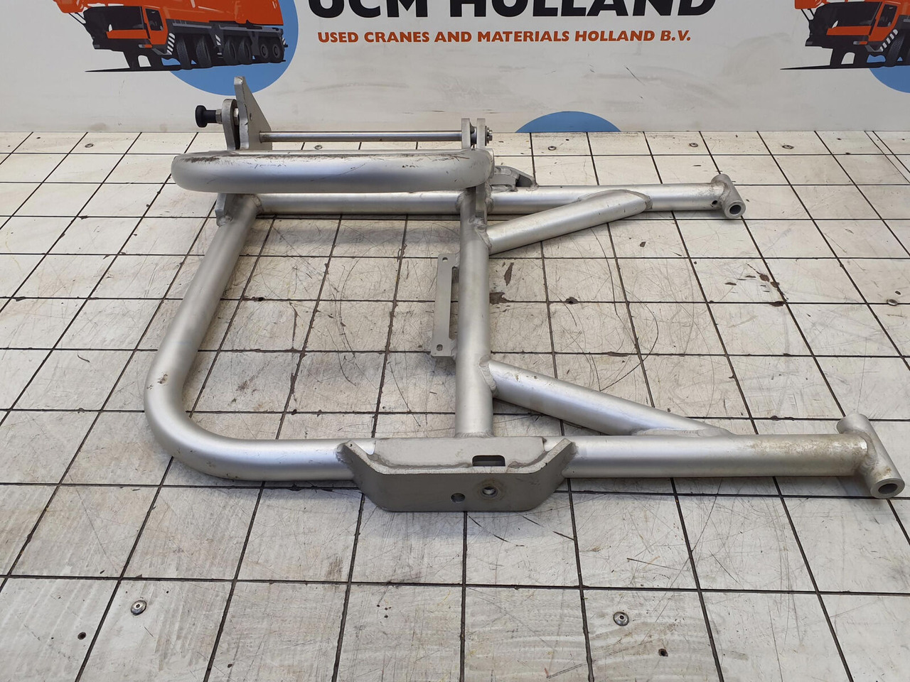 Liebherr LTM 1250-5.1 guard railing 40X500X760 - Carrosserie et extérieur pour Grue mobile: photos 5 Liebherr LTM 1250-5.1 guard railing 40X500X760 - Carrosserie et extérieur pour Grue mobile: photos 5