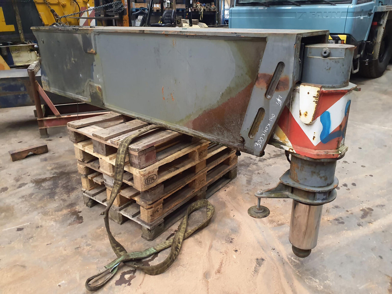 Liebherr LTM 1300 outrigger complete rear L - Suspension pour Grue mobile: photos 1 Liebherr LTM 1300 outrigger complete rear L - Suspension pour Grue mobile: photos 1