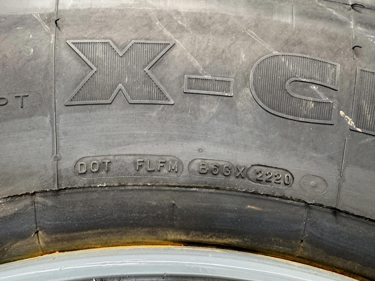 Liebherr Wheel 445/95 R25 10 12 1p - Roue complète pour Grue: photos 5 Liebherr Wheel 445/95 R25 10 12 1p - Roue complète pour Grue: photos 5