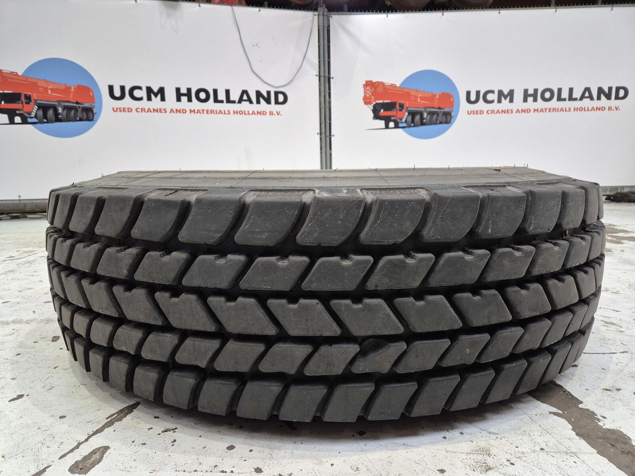 Liebherr Wheel 445/95R25 10 12 1p - Roue complète pour Grue: photos 3 Liebherr Wheel 445/95R25 10 12 1p - Roue complète pour Grue: photos 3