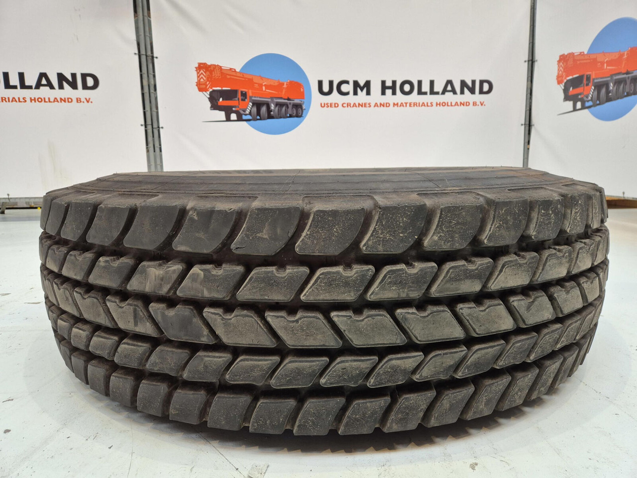 Michelin Wheel 445/95R25 10 12 1p - Roue complète: photos 3 Michelin Wheel 445/95R25 10 12 1p - Roue complète: photos 3