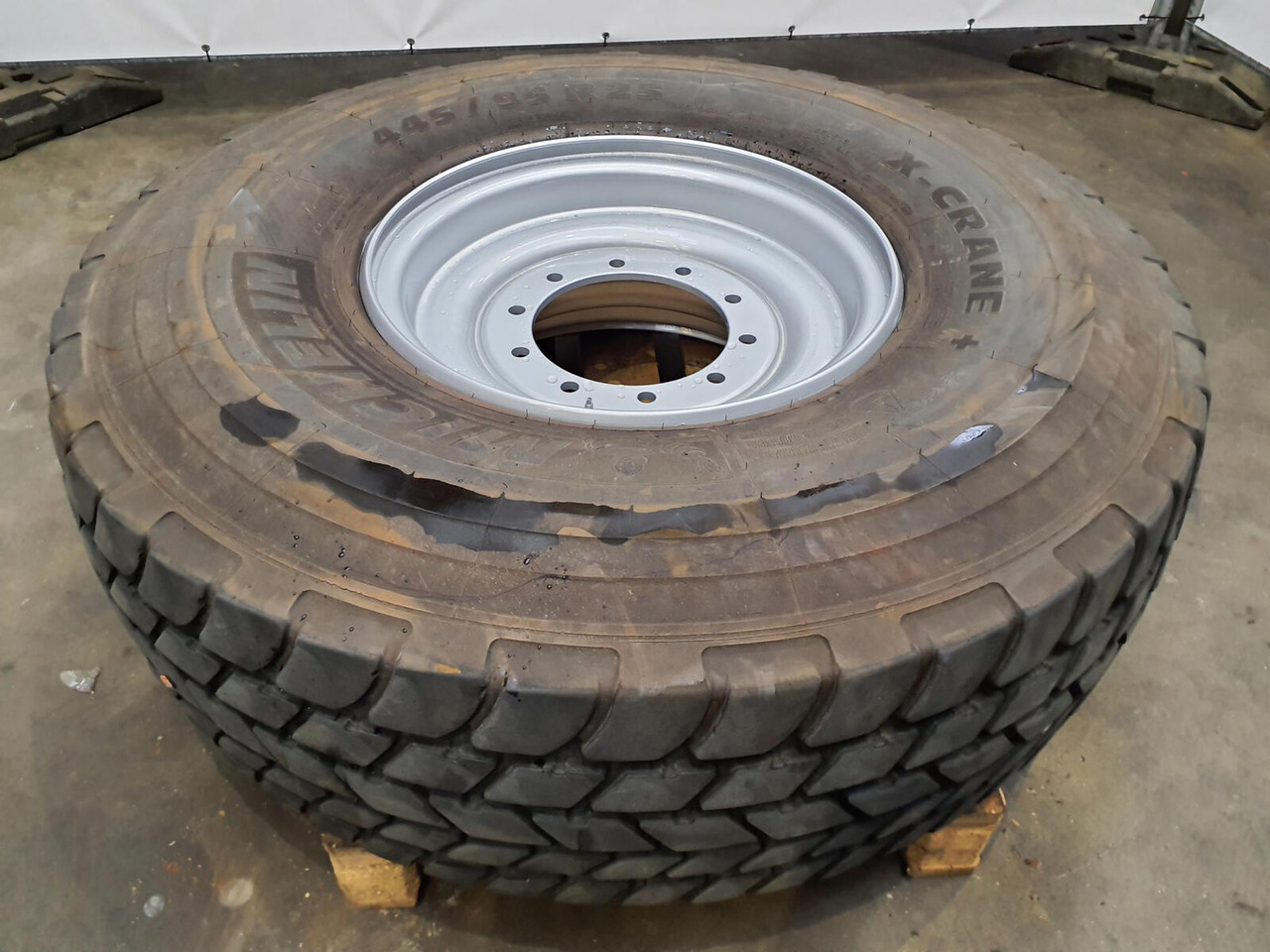 Michelin Wheel 445/95R25 10 12.3 1p - Roue complète: photos 2 Michelin Wheel 445/95R25 10 12.3 1p - Roue complète: photos 2