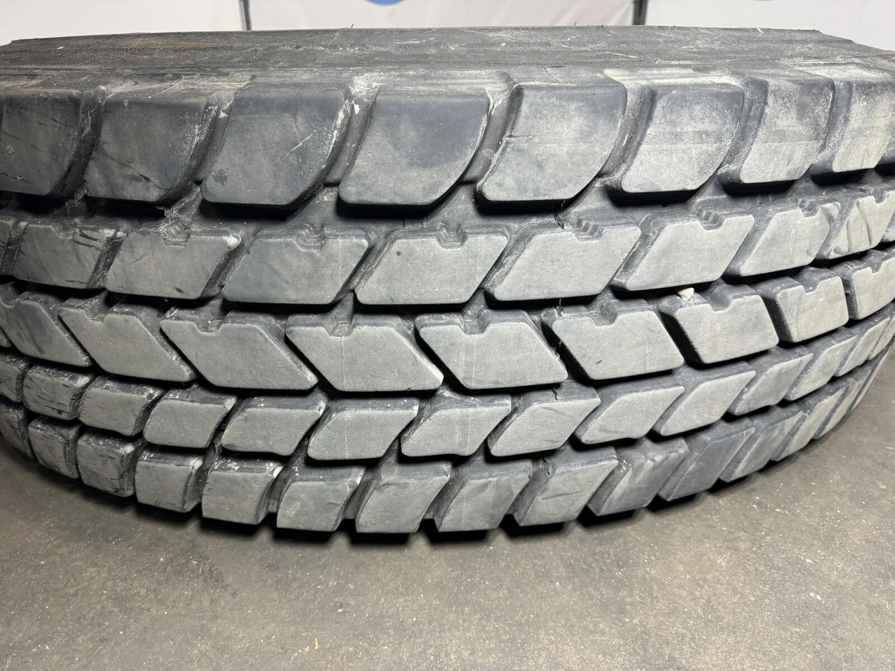 Michelin Wheel 445/95R25 10 12.3 1p - Roue complète: photos 3 Michelin Wheel 445/95R25 10 12.3 1p - Roue complète: photos 3