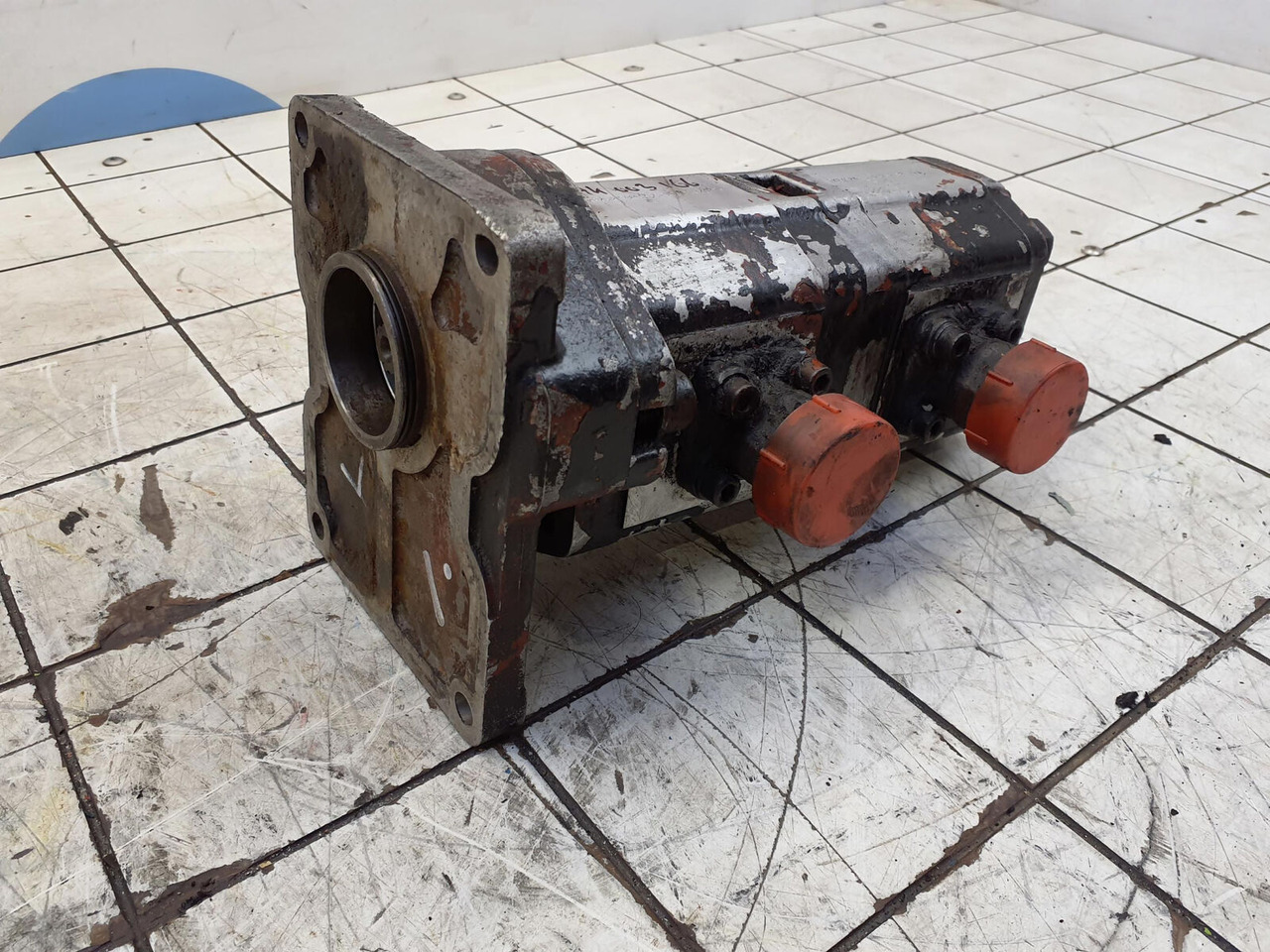 Sundstrand dual gear pump - Pompe hydraulique pour Grue: photos 2 Sundstrand dual gear pump - Pompe hydraulique pour Grue: photos 2