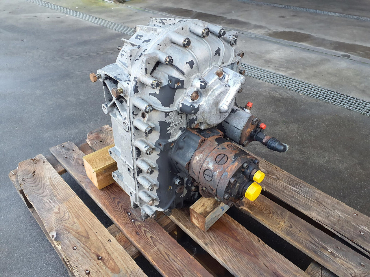 Terex AC 75 transfer case - Transmission pour Grue mobile: photos 1 Terex AC 75 transfer case - Transmission pour Grue mobile: photos 1