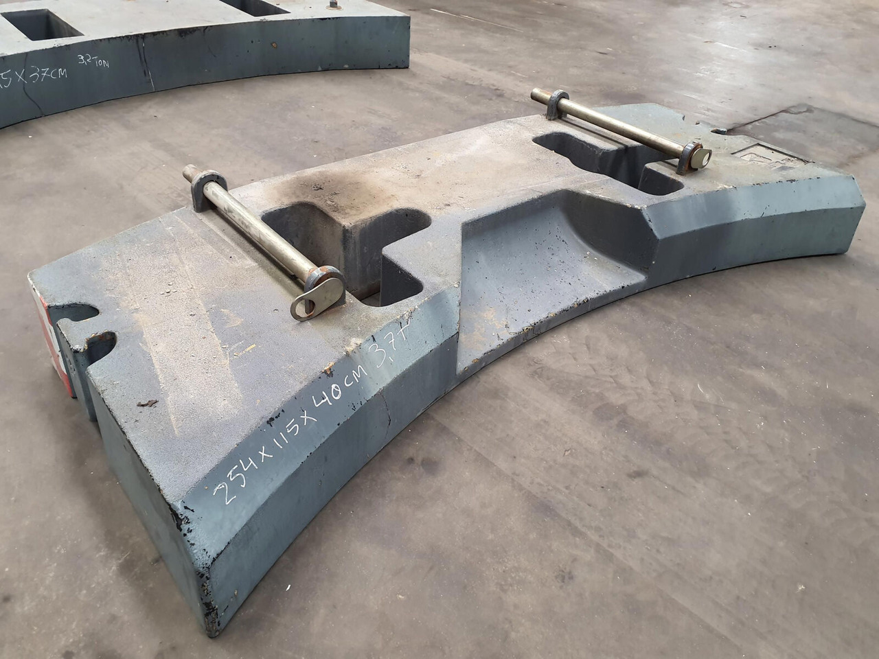 Terex Terex Demag Challenger 4200 counterweight 3.7 Ton - Contrepoids pour Grue mobile: photos 1 Terex Terex Demag Challenger 4200 counterweight 3.7 Ton - Contrepoids pour Grue mobile: photos 1