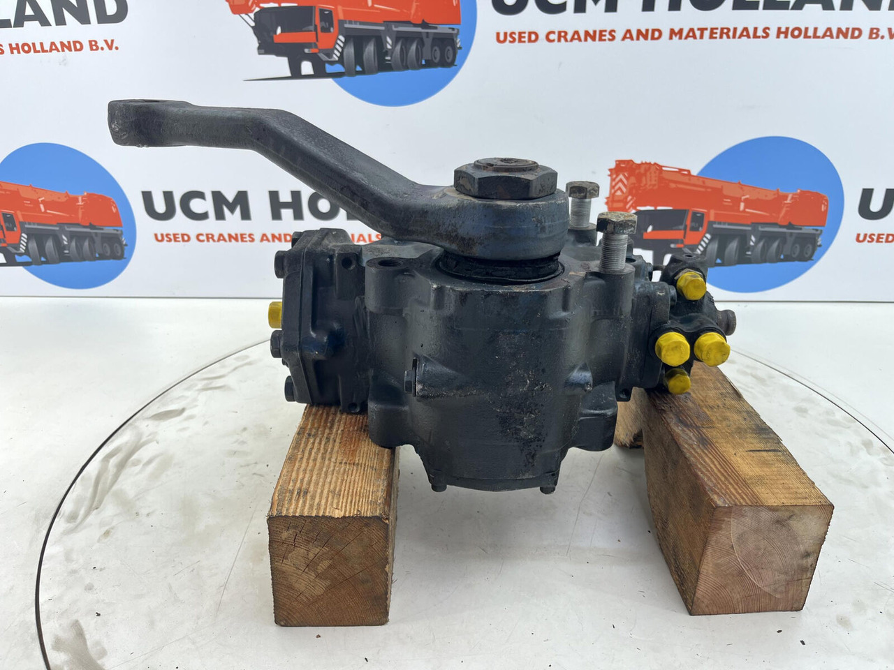 ZF LTM 1070 4.2 Steering box - Boîtier de direction pour Grue mobile: photos 3 ZF LTM 1070 4.2 Steering box - Boîtier de direction pour Grue mobile: photos 3