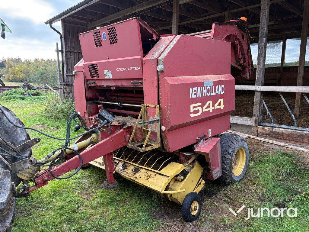 Rundbalspress New Holland 544 Cropcutter - Presse à balles rondes: photos 1 Rundbalspress New Holland 544 Cropcutter - Presse à balles rondes: photos 1