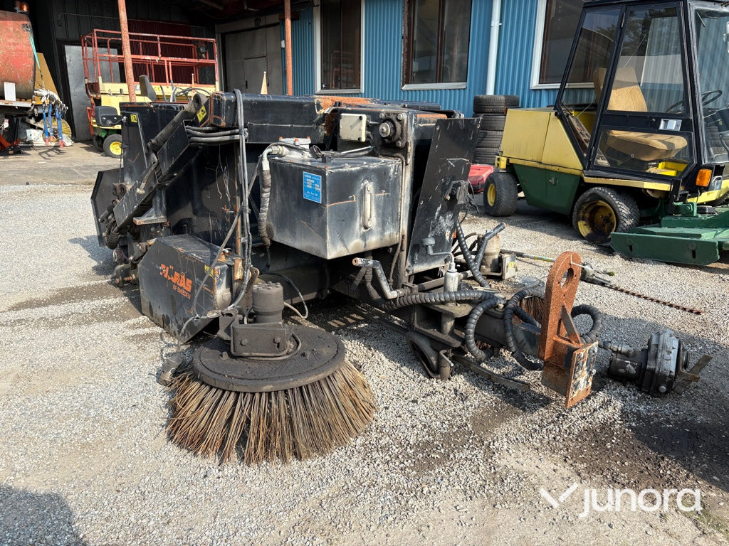 Sopmaskin Bogserad - Fjärås, FS 700 - Balayeuse de voirie: photos 3 Sopmaskin Bogserad - Fjärås, FS 700 - Balayeuse de voirie: photos 3