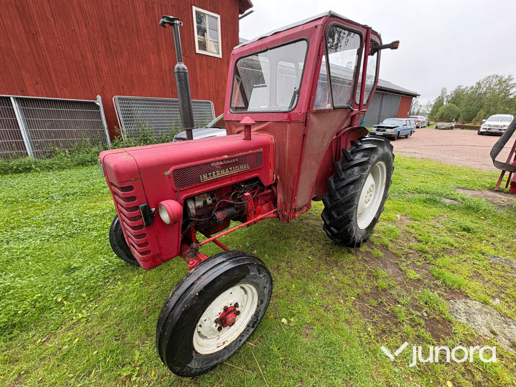 Traktor - International Harvester, B-275 - Tracteur agricole: photos 1 Traktor - International Harvester, B-275 - Tracteur agricole: photos 1