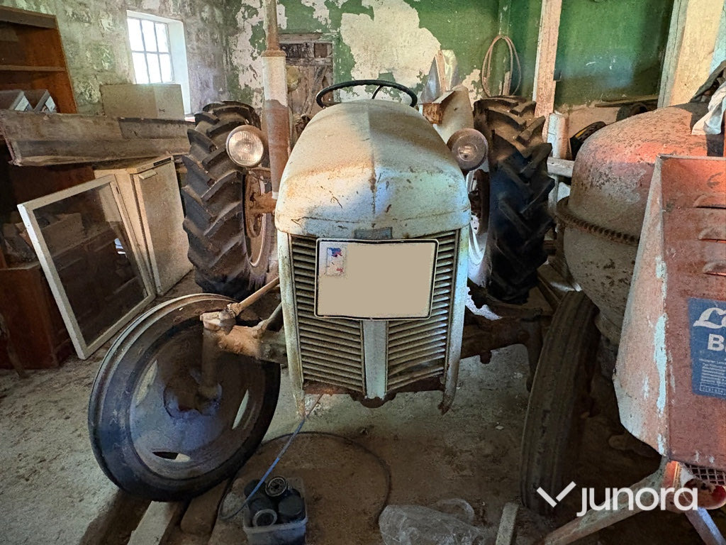 Traktor - Massey Ferguson, Grålle - Tracteur agricole: photos 1 Traktor - Massey Ferguson, Grålle - Tracteur agricole: photos 1