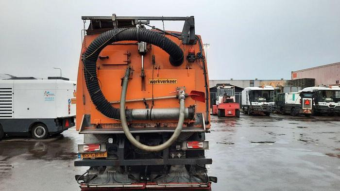 VOLVO M9 4x2R + Johnston Beam VX800 Road Cleaner - Balayeuse de voirie: photos 3 VOLVO M9 4x2R + Johnston Beam VX800 Road Cleaner - Balayeuse de voirie: photos 3